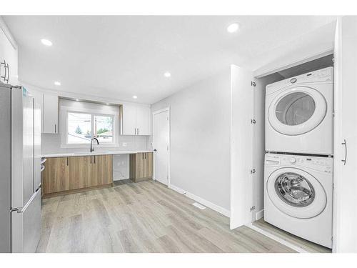 3239 Dovercliffe Road Se, Calgary, AB - Indoor Photo Showing Laundry Room