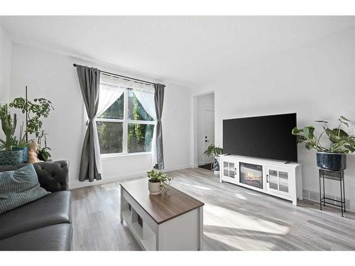 511 Silverado Skies Common Sw, Calgary, AB - Indoor Photo Showing Living Room