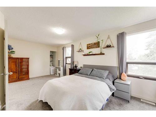 1502-544 Blackthorn Road Ne, Calgary, AB - Indoor Photo Showing Bedroom