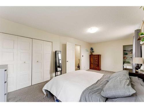 1502-544 Blackthorn Road Ne, Calgary, AB - Indoor Photo Showing Bedroom