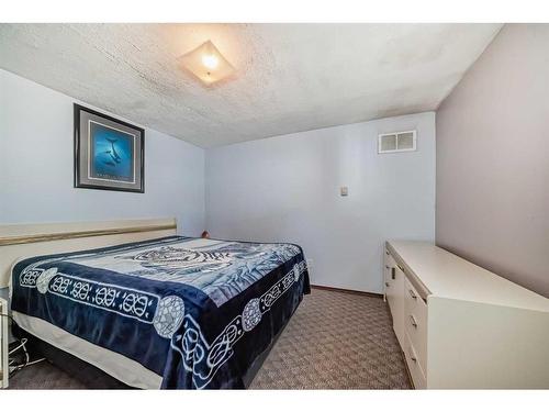 866 Briarwood Road, Strathmore, AB - Indoor Photo Showing Bedroom