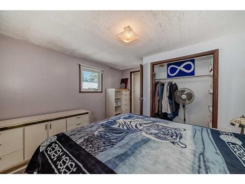 866 Briarwood Road, Strathmore, AB - Indoor Photo Showing Bedroom