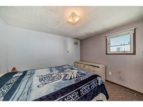 866 Briarwood Road, Strathmore, AB - Indoor Photo Showing Bedroom