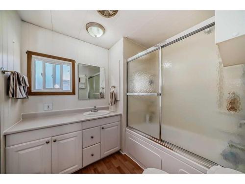 866 Briarwood Road, Strathmore, AB - Indoor Photo Showing Bathroom