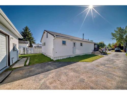 866 Briarwood Road, Strathmore, AB - Outdoor With Exterior