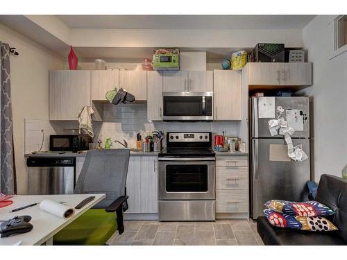 2319-215 Legacy Boulevard Se, Calgary, AB - Indoor Photo Showing Kitchen