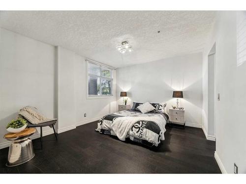 106-59 22 Avenue Sw, Calgary, AB - Indoor Photo Showing Bedroom