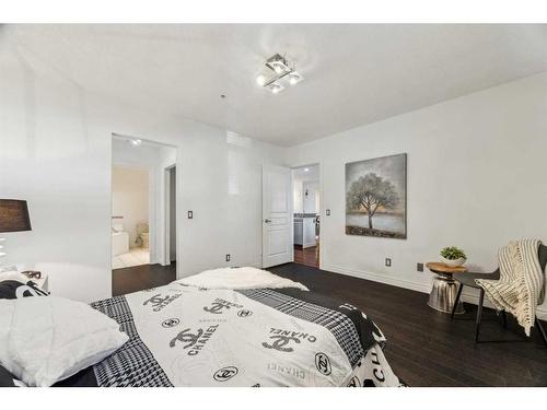 106-59 22 Avenue Sw, Calgary, AB - Indoor Photo Showing Bedroom