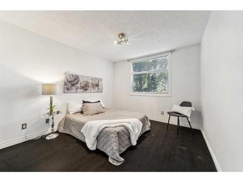 106-59 22 Avenue Sw, Calgary, AB - Indoor Photo Showing Bedroom