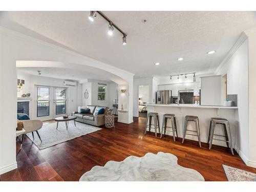 106-59 22 Avenue Sw, Calgary, AB - Indoor Photo Showing Living Room