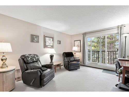 321-550 Westwood Drive Sw, Calgary, AB - Indoor Photo Showing Living Room