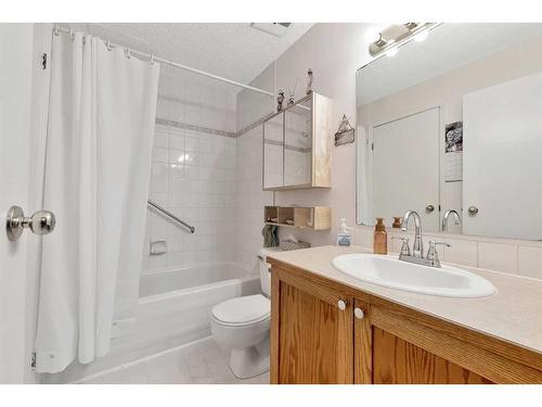 321-550 Westwood Drive Sw, Calgary, AB - Indoor Photo Showing Bathroom