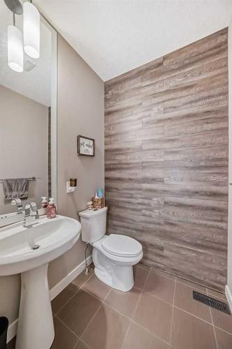 358 Mahogany Terrace Se, Calgary, AB - Indoor Photo Showing Bathroom