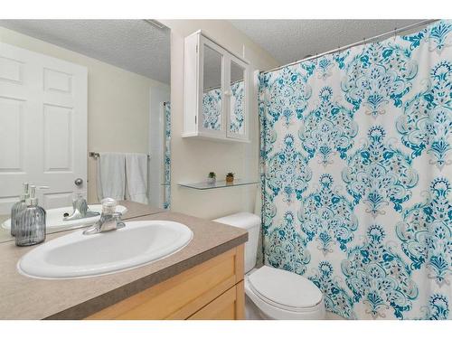 4210-70 Panamount Drive Nw, Calgary, AB - Indoor Photo Showing Bathroom