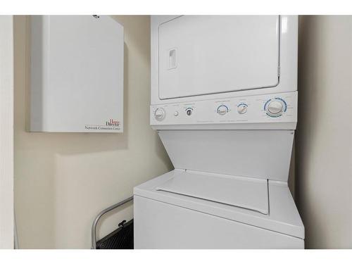 4210-70 Panamount Drive Nw, Calgary, AB - Indoor Photo Showing Laundry Room