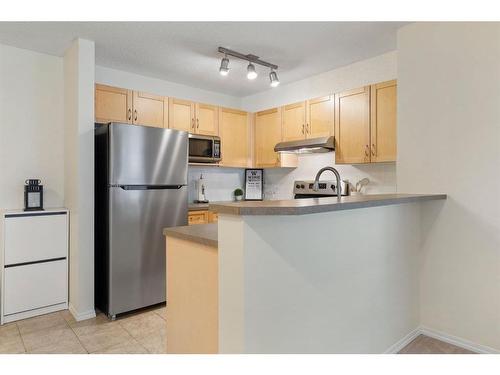 4210-70 Panamount Drive Nw, Calgary, AB - Indoor Photo Showing Kitchen