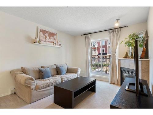 4210-70 Panamount Drive Nw, Calgary, AB - Indoor Photo Showing Living Room