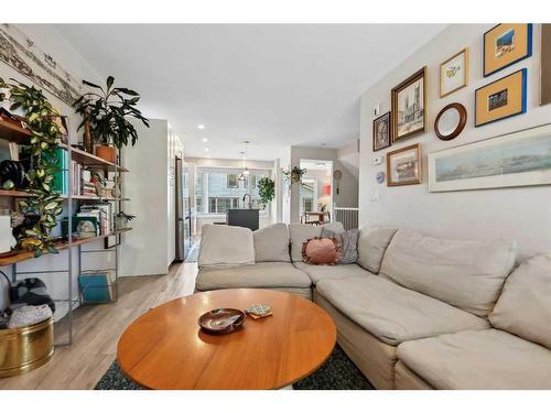 109 Coachway Lane Sw, Calgary, AB - Indoor Photo Showing Living Room