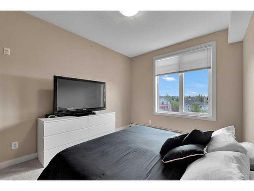 401-156 Country Village Circle Ne, Calgary, AB - Indoor Photo Showing Bedroom