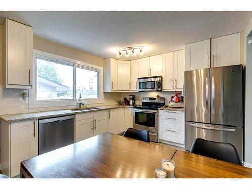 628 Aurora Place Se, Calgary, AB - Indoor Photo Showing Kitchen With Stainless Steel Kitchen