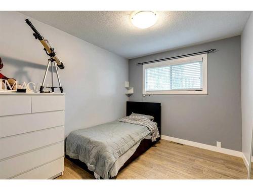 628 Aurora Place Se, Calgary, AB - Indoor Photo Showing Bedroom