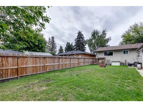 628 Aurora Place Se, Calgary, AB - Outdoor With Backyard