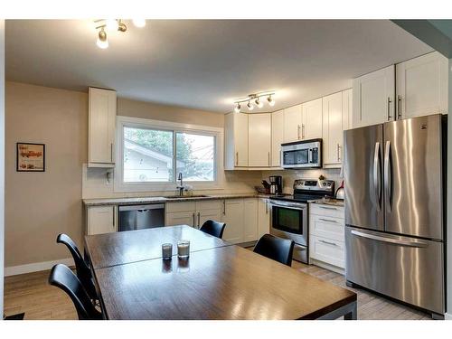 628 Aurora Place Se, Calgary, AB - Indoor Photo Showing Kitchen With Stainless Steel Kitchen