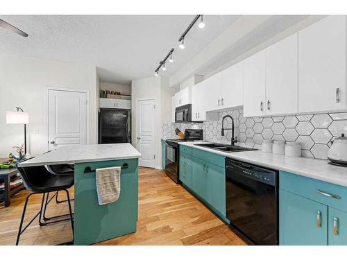 30 Auburn Bay Common Se, Calgary, AB - Indoor Photo Showing Kitchen With Double Sink