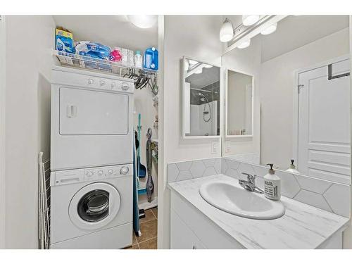 30 Auburn Bay Common Se, Calgary, AB - Indoor Photo Showing Laundry Room