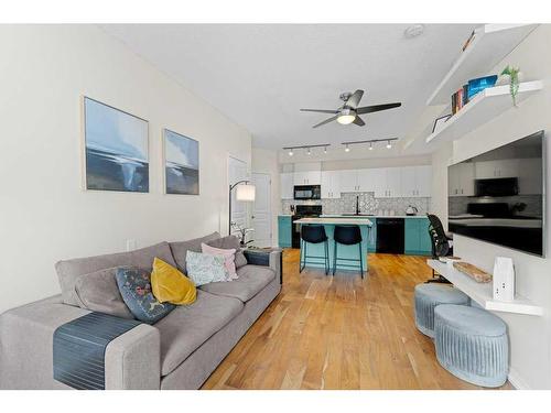 30 Auburn Bay Common Se, Calgary, AB - Indoor Photo Showing Living Room