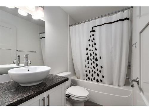 201-518 33 Street Nw, Calgary, AB - Indoor Photo Showing Bathroom