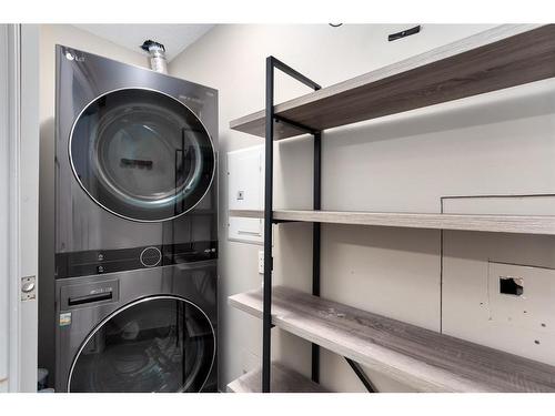 201-518 33 Street Nw, Calgary, AB - Indoor Photo Showing Laundry Room