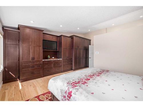 257-20 Midpark Crescent Se, Calgary, AB - Indoor Photo Showing Bedroom