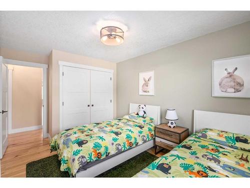 257-20 Midpark Crescent Se, Calgary, AB - Indoor Photo Showing Bedroom