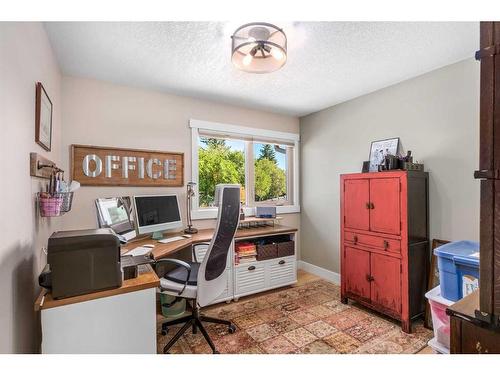 257-20 Midpark Crescent Se, Calgary, AB - Indoor Photo Showing Office