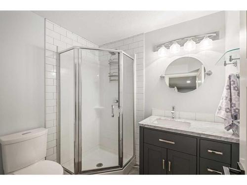 257-20 Midpark Crescent Se, Calgary, AB - Indoor Photo Showing Bathroom