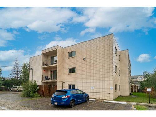 403-319 2 Avenue, Strathmore, AB - Outdoor With Balcony