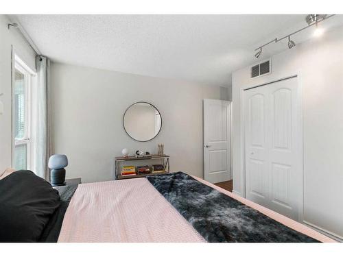 2374 17A Street Sw, Calgary, AB - Indoor Photo Showing Bedroom