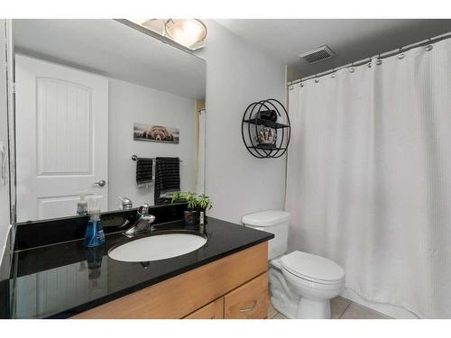 2374 17A Street Sw, Calgary, AB - Indoor Photo Showing Bathroom