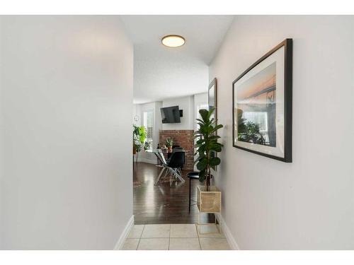 2374 17A Street Sw, Calgary, AB - Indoor Photo Showing Other Room