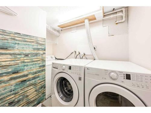 604 Cantrell Drive Sw, Calgary, AB - Indoor Photo Showing Laundry Room