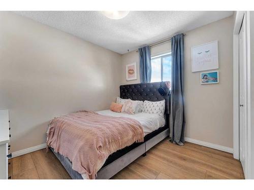 141 West Lakeview Point, Chestermere, AB - Indoor Photo Showing Bedroom