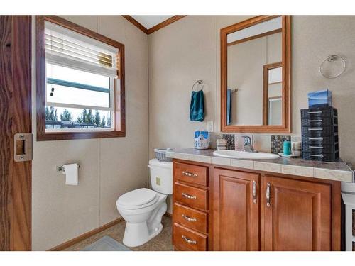 6B-10042 Township Road 422, Rural Ponoka County, AB - Indoor Photo Showing Bathroom