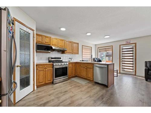 167 Saddlehorn Close Ne, Calgary, AB - Indoor Photo Showing Kitchen