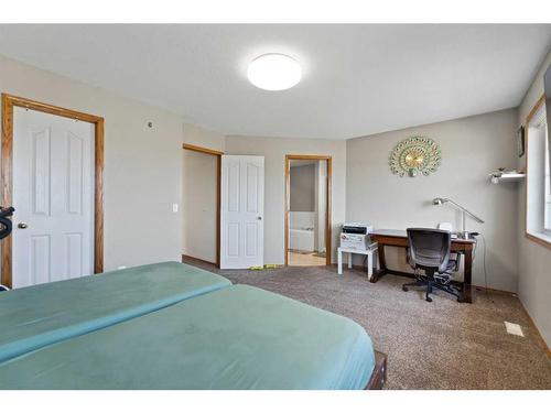 167 Saddlehorn Close Ne, Calgary, AB - Indoor Photo Showing Bedroom