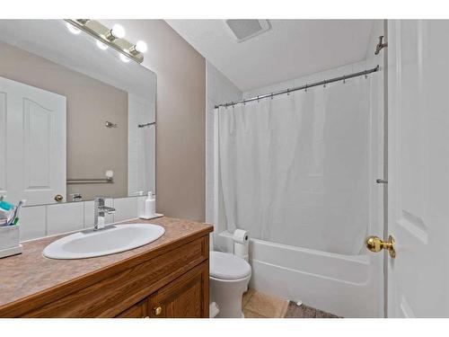 167 Saddlehorn Close Ne, Calgary, AB - Indoor Photo Showing Bathroom