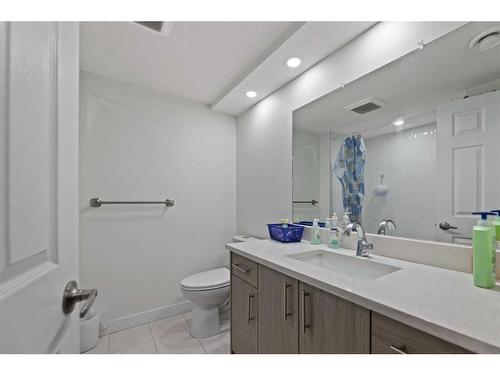 167 Saddlehorn Close Ne, Calgary, AB - Indoor Photo Showing Bathroom