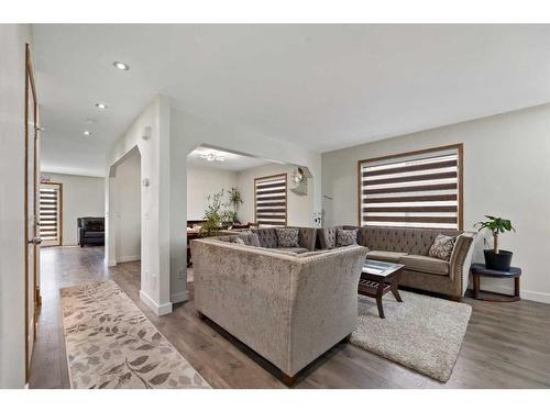 167 Saddlehorn Close Ne, Calgary, AB - Indoor Photo Showing Living Room