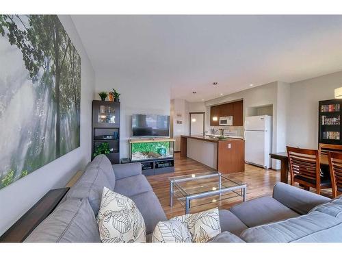 145-300 Evanscreek Court Nw, Calgary, AB - Indoor Photo Showing Living Room