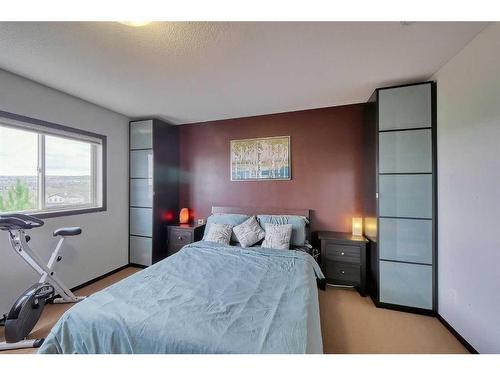 145-300 Evanscreek Court Nw, Calgary, AB - Indoor Photo Showing Bedroom